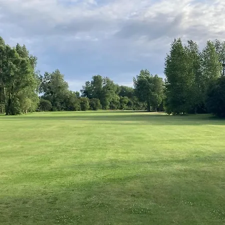 Maison Familiale Dans Rue Paisible Casa de Férias *
