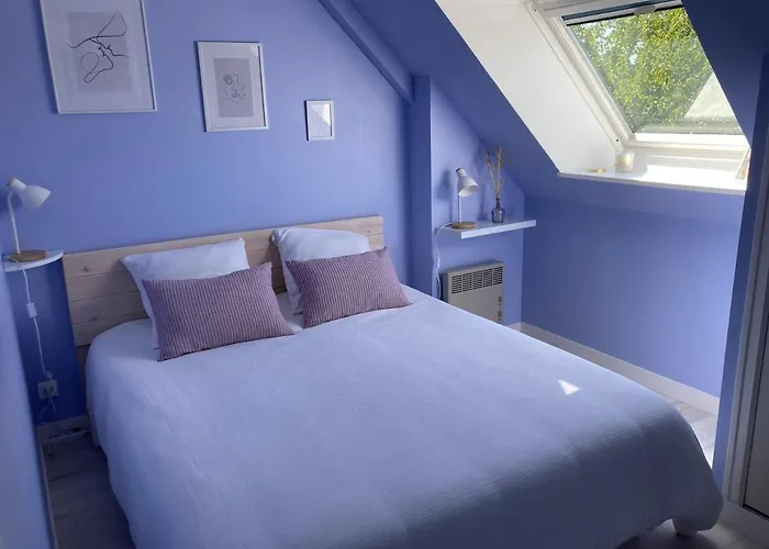 Maison Familiale Dans Rue Paisible *