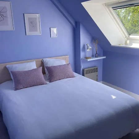 Maison Familiale Dans Rue Paisible *