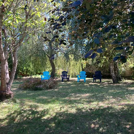 Maison Familiale Dans Rue Paisible *