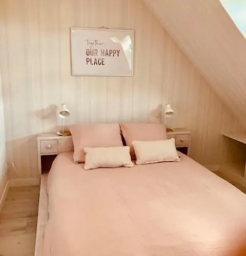 Maison Familiale Dans Rue Paisible