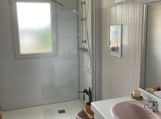 Maison Familiale Dans Rue Paisible 度假居 *