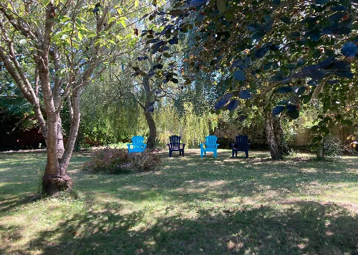 Maison Familiale Dans Rue Paisible *